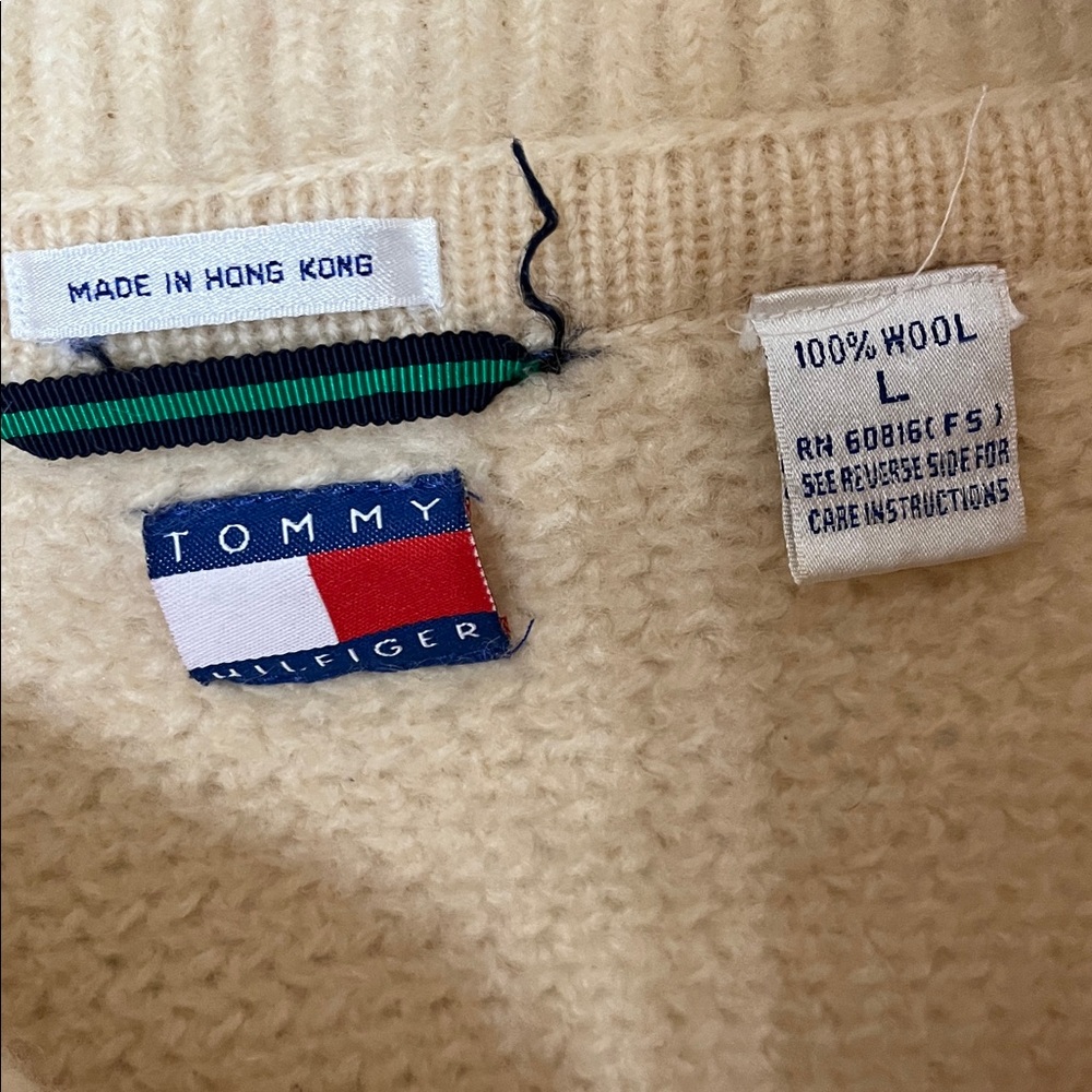 Vintage Tommy Hilfiger 100% Wool buttoned cardigan sz Large listing as a MEDIUM! - Picture 2 of 5